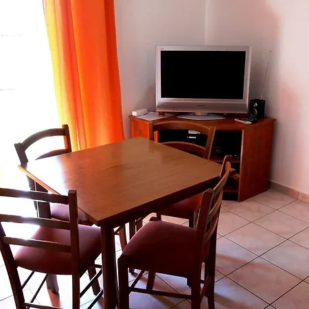 Studio Apartment Super Odmor Tucepi Exterior photo
